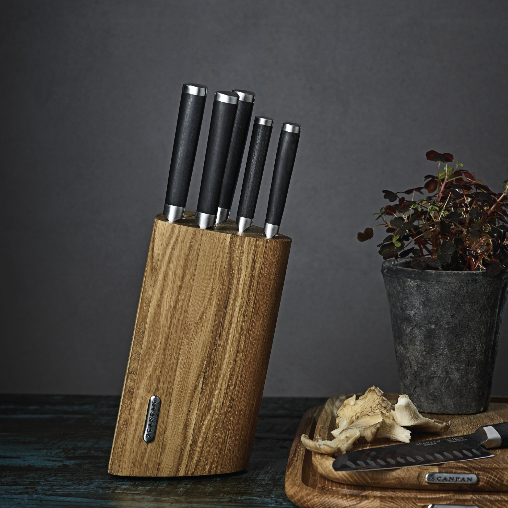 Knife sets & storage
